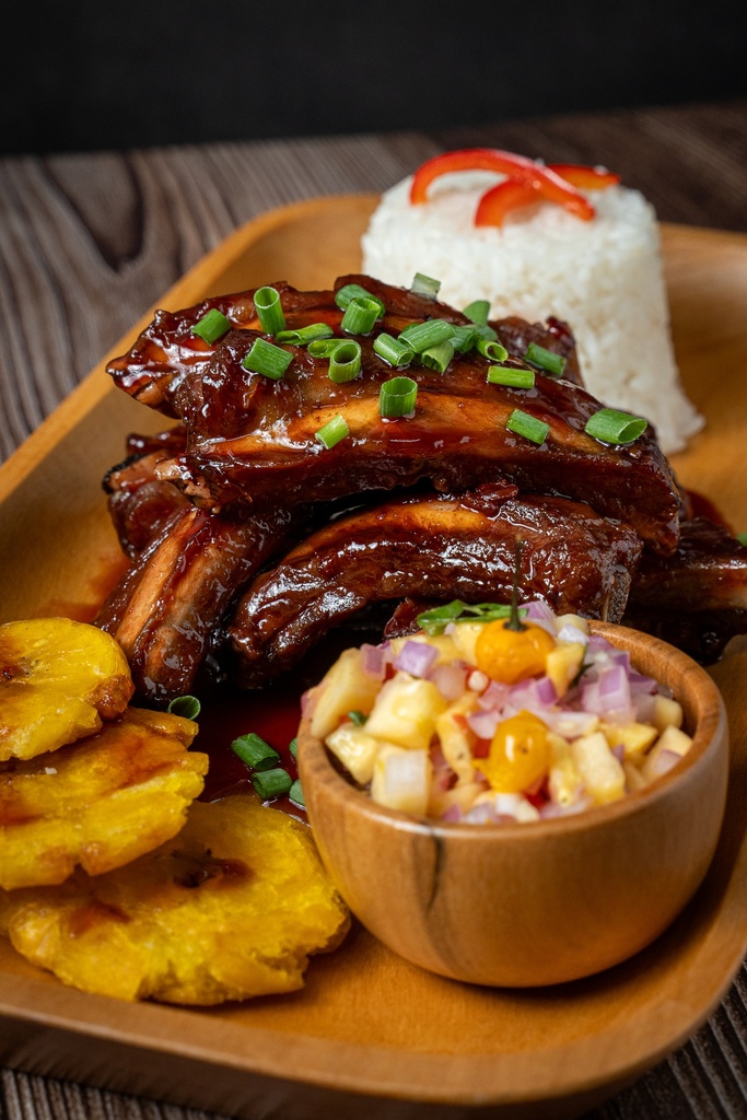 COSTILLAS EN SALSA DE CAMU CAMU