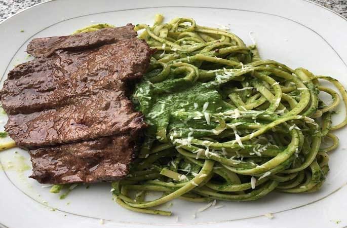 TALLARINES VERDES CON BISTEC